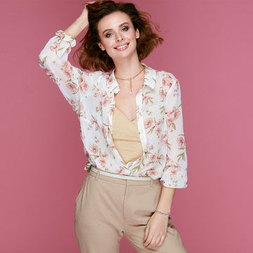 MOMO SHOP elegant woman wearing casual outfit with stacked copper magnetic bracelets and necklaces